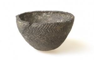 Peterborough ware bowl found in London, notched impressions forming herringbone pattern 3,500-2,750 BC - courtesy &copy; Museum of London